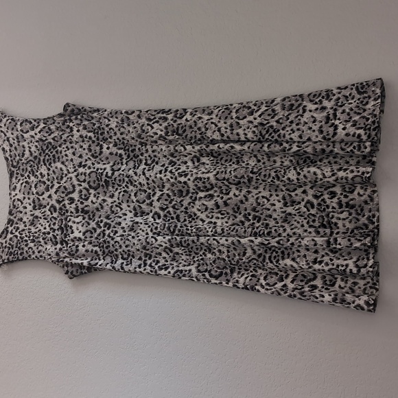 Easywear by Chicos Comfy Gray and Black Leopard Print Travel Dress - Picture 2 of 4